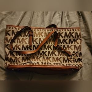 Michael Kors jet set signature bag